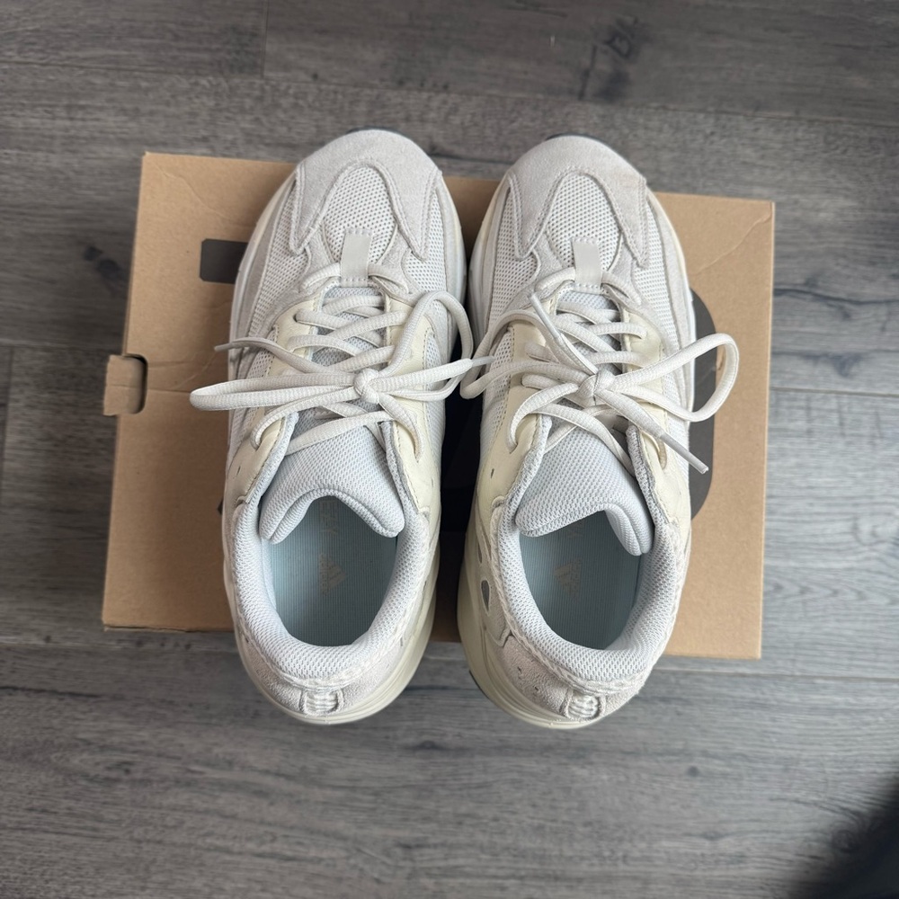 Yeezy Adidas Boost 700 Analog Color Men’s Size 7 - Picture 5 of 7